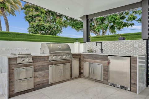 House in Miami, Florida 6 bedrooms, 314.94 sq.m. № 2184152 - photo 24