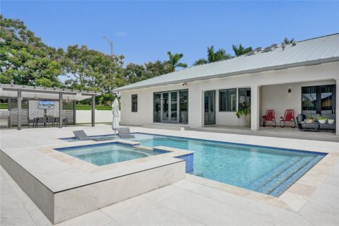 House in Miami, Florida 6 bedrooms, 314.94 sq.m. № 2184152 - photo 21
