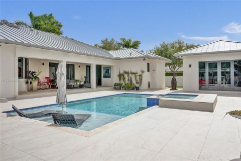 House in Miami, Florida 6 bedrooms, 314.94 sq.m. № 2184152 - photo 23