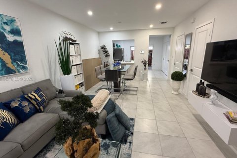 Снять в аренду таунхаус в Флорида-Сити, Флорида 2 спальни, 112.23м2, № 2050846 - фото 7