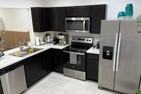 Снять в аренду таунхаус в Флорида-Сити, Флорида 2 спальни, 112.23м2, № 2050846 - фото 10