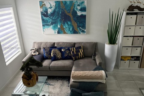 Снять в аренду таунхаус в Флорида-Сити, Флорида 2 спальни, 112.23м2, № 2050846 - фото 8