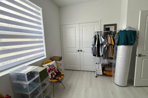 Снять в аренду таунхаус в Флорида-Сити, Флорида 2 спальни, 112.23м2, № 2050846 - фото 18