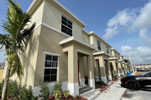Таунхаус в Флорида-Сити, Флорида 2 спальни, 112.23м2 № 2050846