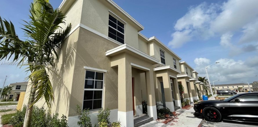 Таунхаус в Флорида-Сити, Флорида 2 спальни, 112.23м2 № 2050846