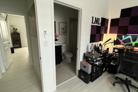 Снять в аренду таунхаус в Флорида-Сити, Флорида 2 спальни, 112.23м2, № 2050846 - фото 20