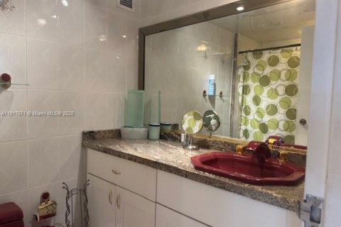 Снять в аренду кондоминиум в Майами-Бич, Флорида 1 спальня, 91.04м2, № 2082559 - фото 19