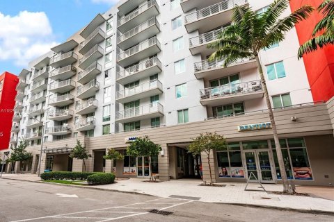 Condo in Doral, Florida, 1 bedroom  № 1802829 - photo 1