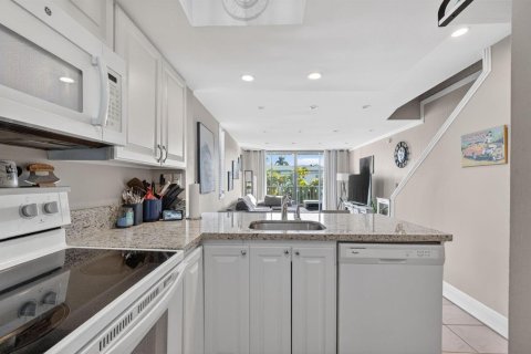Condo in Fort Lauderdale, Florida, 2 bedrooms  № 2258166 - photo 2