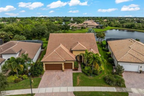 House in Venice, Florida 4 bedrooms, 344.11 sq.m. № 2428804 - photo 2