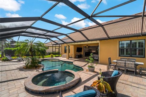 House in Venice, Florida 4 bedrooms, 344.11 sq.m. № 2428804 - photo 8