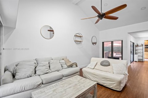 Villa ou maison à vendre à Miami, Floride: 3 chambres, 154.96 m2 № 1991315 - photo 14