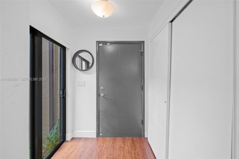 Villa ou maison à vendre à Miami, Floride: 3 chambres, 154.96 m2 № 1991315 - photo 10