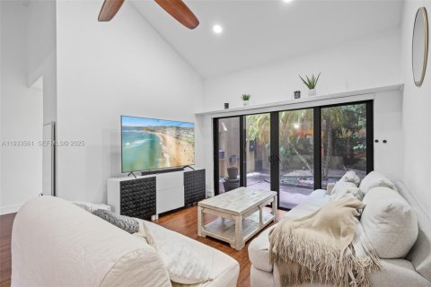 Villa ou maison à vendre à Miami, Floride: 3 chambres, 154.96 m2 № 1991315 - photo 13