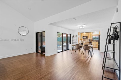 Villa ou maison à vendre à Miami, Floride: 3 chambres, 154.96 m2 № 1991315 - photo 15