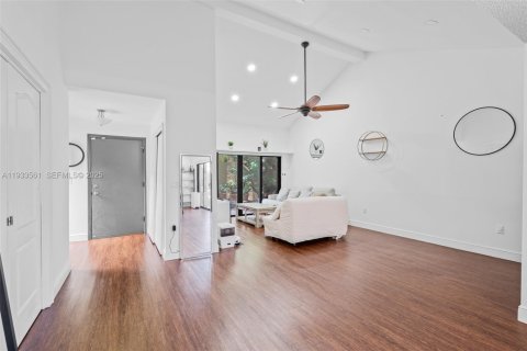 Villa ou maison à vendre à Miami, Floride: 3 chambres, 154.96 m2 № 1991315 - photo 2