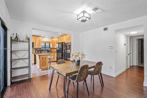 Villa ou maison à vendre à Miami, Floride: 3 chambres, 154.96 m2 № 1991315 - photo 17