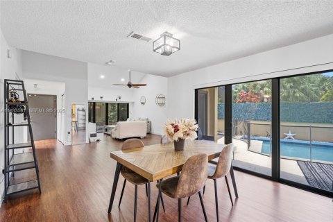 Villa ou maison à vendre à Miami, Floride: 3 chambres, 154.96 m2 № 1991315 - photo 19