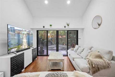 Villa ou maison à vendre à Miami, Floride: 3 chambres, 154.96 m2 № 1991315 - photo 12