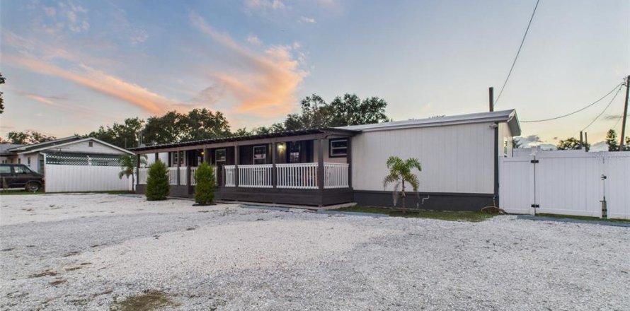 Immobilier commercial à Davenport, Floride 4 chambres, 102.01 m2 № 2215634