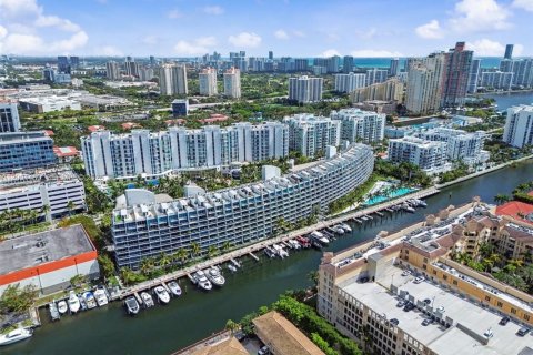 Copropriété à louer à Aventura, Floride: 1 chambre, 112.78 m2 № 2065628 - photo 9