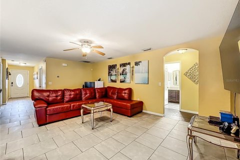 House in Wimauma, Florida 4 bedrooms, 151.06 sq.m. № 2127740 - photo 14