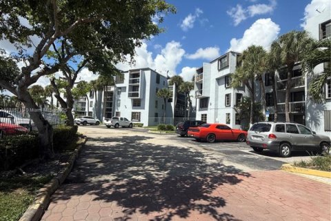 Condominio en alquiler en Miami, Florida, 2 dormitorios, 86.96 m2 № 1938577 - foto 5