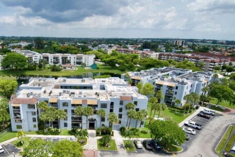 Condo in Miami, Florida, 2 bedrooms  № 1938577 - photo 2