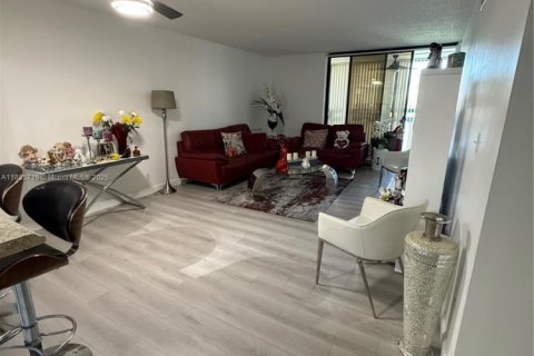 Снять в аренду кондоминиум в Майами, Флорида 2 спальни, 86.96м2, № 1938577 - фото 10