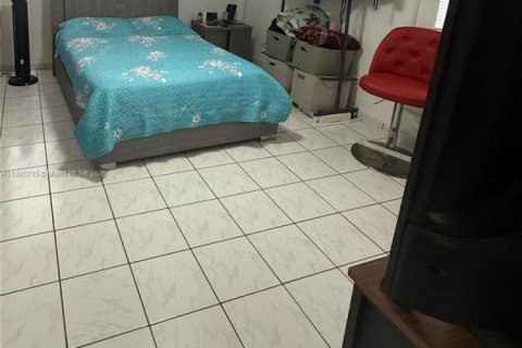 Condo in Miami, Florida, 2 bedrooms  № 1938577 - photo 23