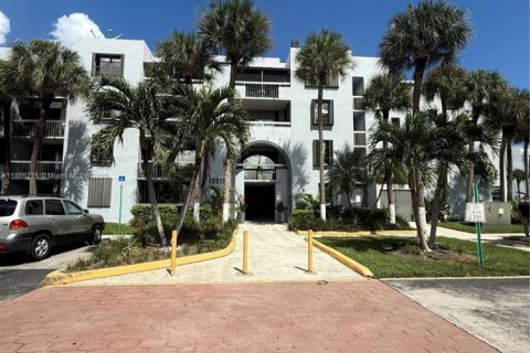 Снять в аренду кондоминиум в Майами, Флорида 2 спальни, 86.96м2, № 1938577 - фото 4