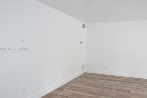 Copropriété à louer à Coral Gables, Floride: 1 chambre, 57.23 m2 № 2251801 - photo 12