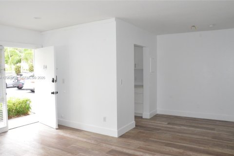 Copropriété à louer à Coral Gables, Floride: 1 chambre, 57.23 m2 № 2251801 - photo 4