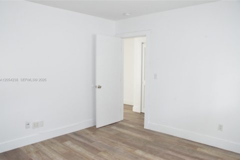 Copropriété à louer à Coral Gables, Floride: 1 chambre, 57.23 m2 № 2251801 - photo 8