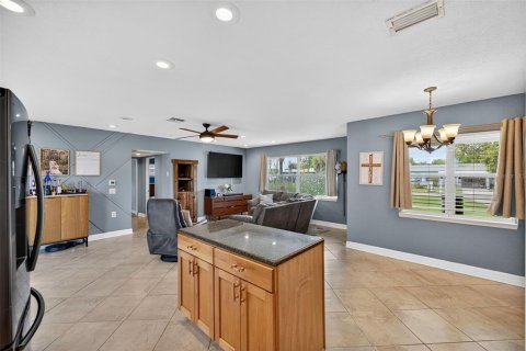 Casa en venta en Seminole, Florida, 3 dormitorios, 126.07 m2 № 1899647 - foto 9
