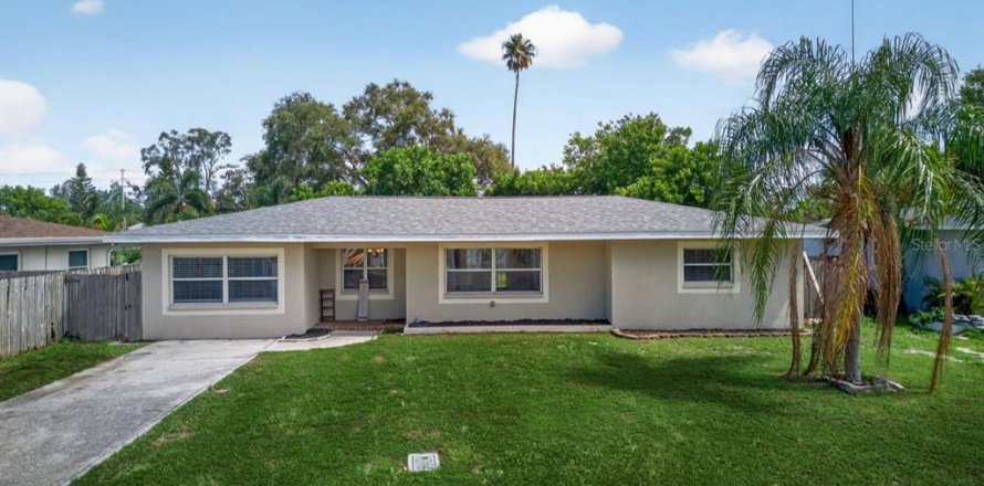 House in Seminole, Florida 3 bedrooms, 126.07 sq.m. № 1899647