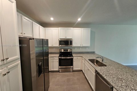 Touwnhouse à vendre à Homestead, Floride: 3 chambres, 142.14 m2 № 2024434 - photo 4