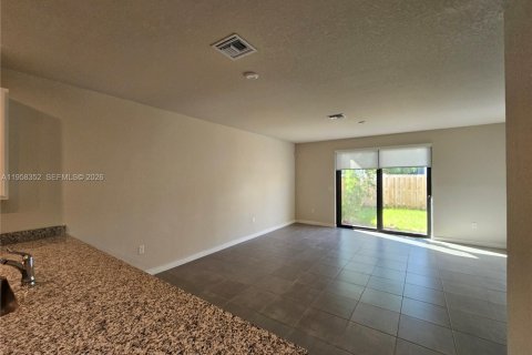 Touwnhouse à vendre à Homestead, Floride: 3 chambres, 142.14 m2 № 2024434 - photo 3