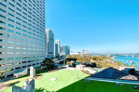 Condominio en alquiler en Miami, Florida, 2 dormitorios, 109.44 m2 № 1952065 - foto 26