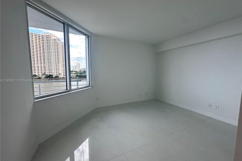 Condominio en alquiler en Miami, Florida, 2 dormitorios, 109.44 m2 № 1952065 - foto 17