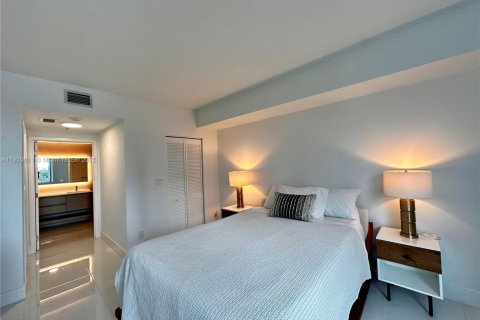 Condominio en alquiler en Miami, Florida, 2 dormitorios, 109.44 m2 № 1952065 - foto 10