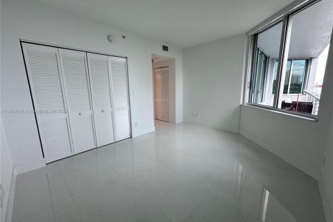 Condominio en alquiler en Miami, Florida, 2 dormitorios, 109.44 m2 № 1952065 - foto 14