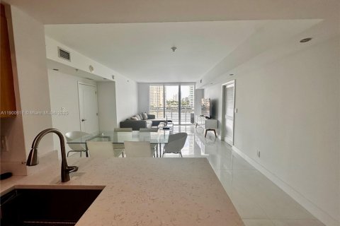 Condominio en alquiler en Miami, Florida, 2 dormitorios, 109.44 m2 № 1952065 - foto 2