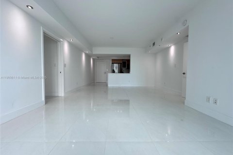 Condominio en alquiler en Miami, Florida, 2 dormitorios, 109.44 m2 № 1952065 - foto 1