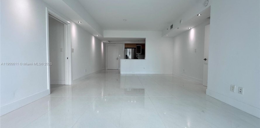 Condominio en Miami, Florida, 2 dormitorios  № 1952065