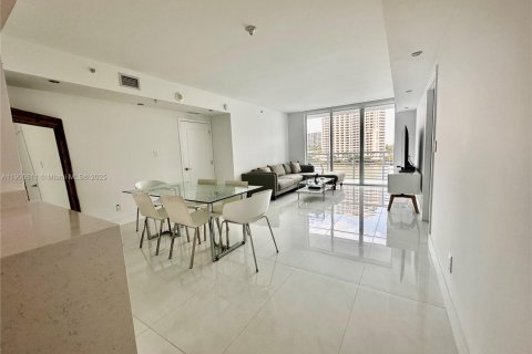Condominio en alquiler en Miami, Florida, 2 dormitorios, 109.44 m2 № 1952065 - foto 3