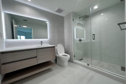 Condominio en alquiler en Miami, Florida, 2 dormitorios, 109.44 m2 № 1952065 - foto 9