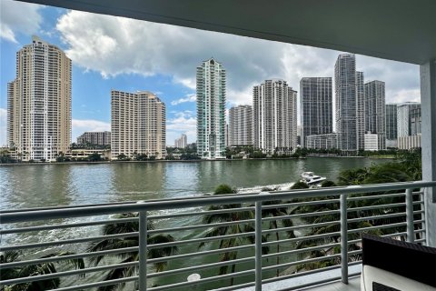 Condominio en alquiler en Miami, Florida, 2 dormitorios, 109.44 m2 № 1952065 - foto 19