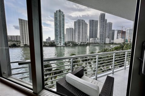 Condominio en alquiler en Miami, Florida, 2 dormitorios, 109.44 m2 № 1952065 - foto 21
