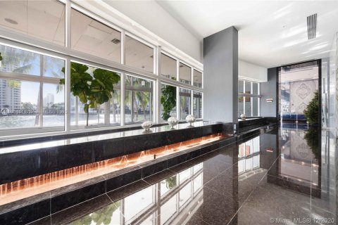 Condominio en alquiler en Miami, Florida, 2 dormitorios, 109.44 m2 № 1952065 - foto 23
